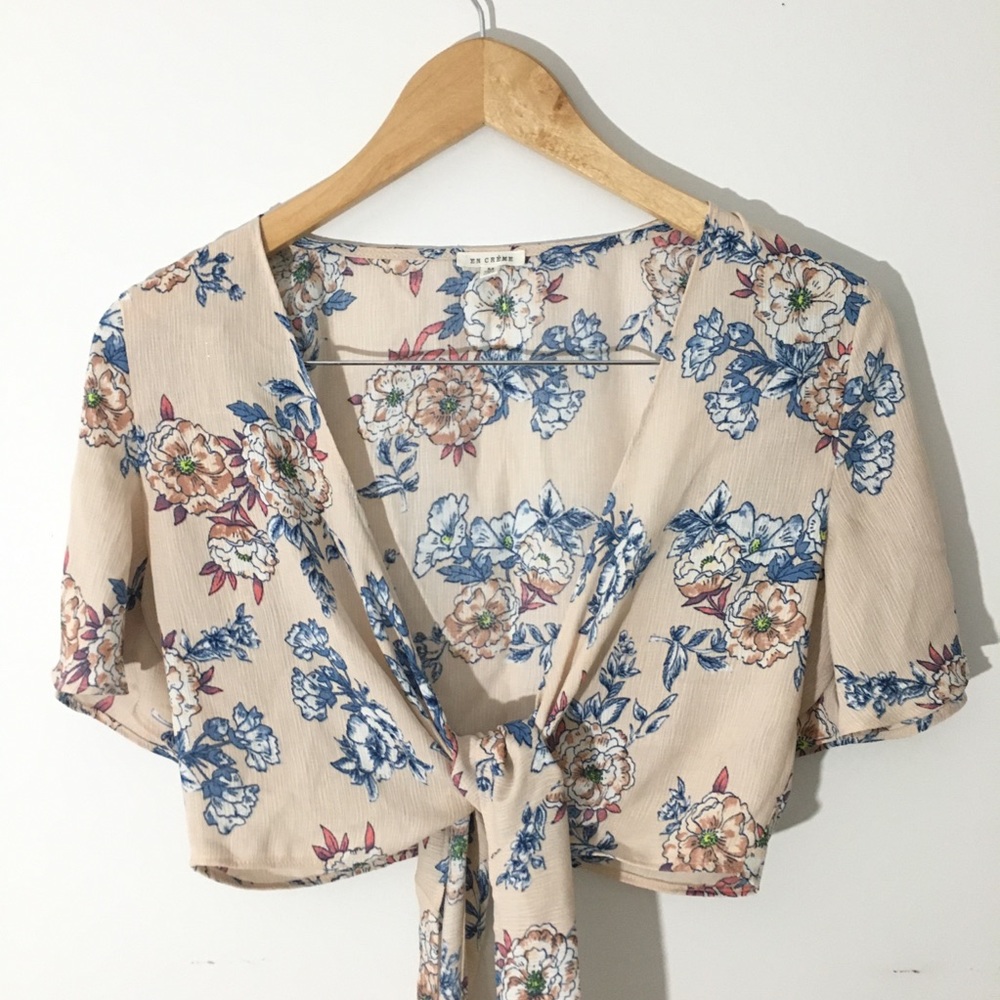 Sold🚫 En Creme Wrap around crop top - Picture 1 of 3